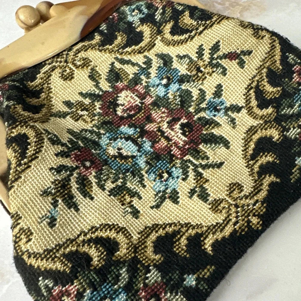Vintage Petit Point Needlepoint Coin Purse Small Tapestry Roses Floral Pouch Sha - Picture 2 of 7